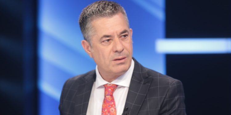 “Ka ethe popullore”/ Lorenc Vangjeli zbulon EMRIN kush do të fitojë zgjedhjet në Kosovë….