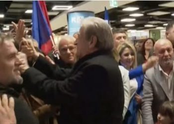 Militantët demokratë presin Berishën deri në mesnatë në aeroportin e Romës