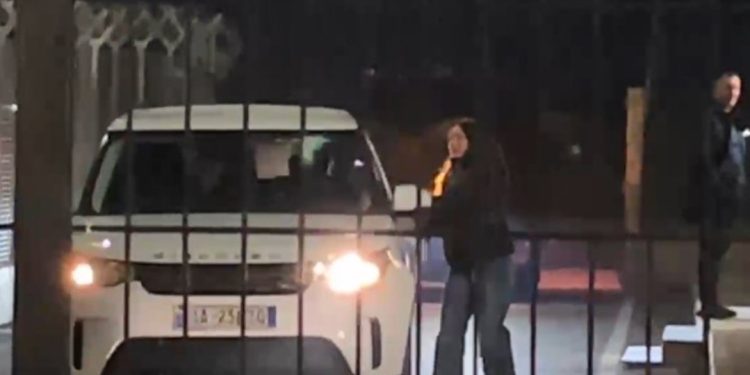 Ajola Xoxa sapo zbret në Rinas/ Çfarë ndodhi në mbrëmje?! Agjentë të BKH-së u futen…