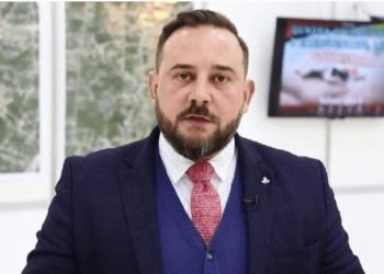 “Unë jam me Erionin”/ Deputeti socialist i del në mbrojtje Veliajt: Ai i ka…