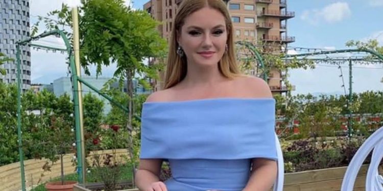 800 mijë euro fustane? Ajola Xoxa “thyhen heshtjen”: Ja sa shpenzova për 10 vite…