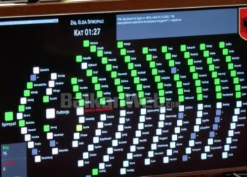 Kush është deputeti “rebel” nga ana e PD që bashkoi votën me Socialistët/ Sapo miratohet…