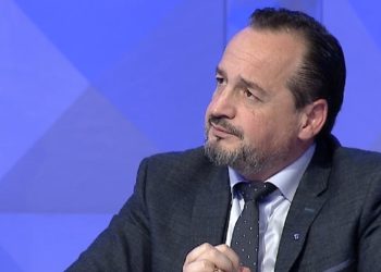 Surpriza/ Djali i pastorit Akil Pano i futet politikës, ja partia që “zgjedh”…