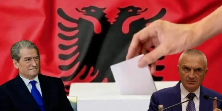 Aksident i rëndë/ E FUNDIT: Ambulanca përmbyset “mes” të rrugës, brenda ndodhej…