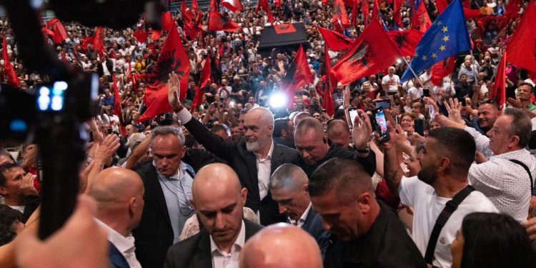 Rama rikthehet në Greqi/ Zbulohen datat e dy takimeve të “zjarrta” me Shqiptarët