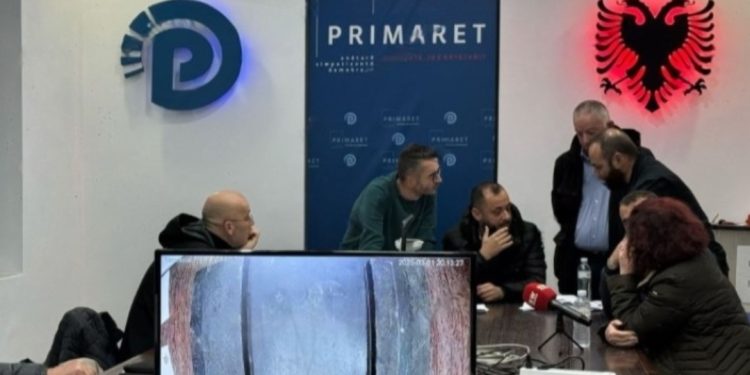 Qesharake/ Manipulimi në “Primare”: Nis numërimi, kutia rezulton me më shumë fletë sesa votues