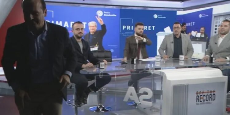 “Do bëni një p**dhë të madhe”.| Gazetarët e “gozhdojnë”, demokrati braktis studion (VIDEO)