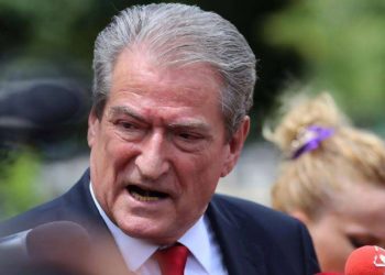 “Çmenduria” e Berishës: Nxënësit të bojkotojnë mësimin! Mësuesit mos guxojnë…