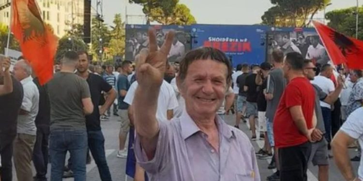 Nis “estrada” e opozitës! Jenisheri habit të gjithë: Ja sa mandate deputeti do t’i dhurojmë Berishës…