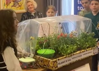 Shpikjet e shekullit XXI/ Pesë nxënës nga Lushnja krijojnë serën inteligjente, shpallen fitues…