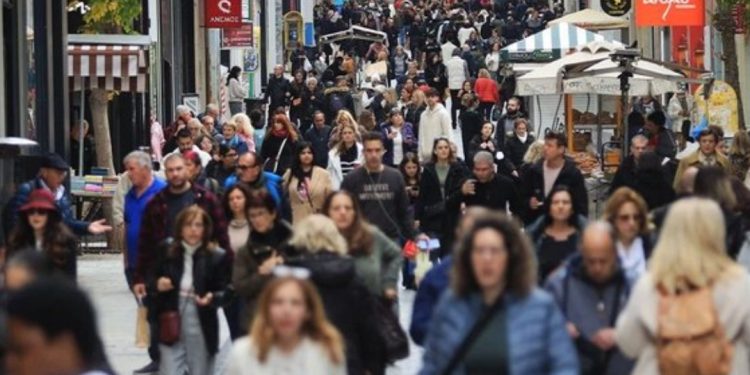 Përfitojnë emigrantët Shqiptarë në Greqi! Ja sa euro do të marrin me rritjen e pagës…