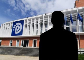 “Flamuri tha firmos aty dhe flasim nesër…”/ Tjetër aleat LARGOHET nga koalicioni i Berishës!
