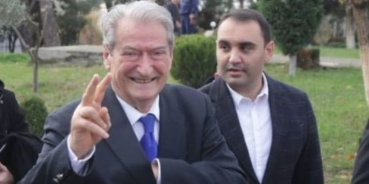 A duhet të dorëhiqet Berisha nëse humb zgjedhjet? Këlliçi: Jam i bindur…