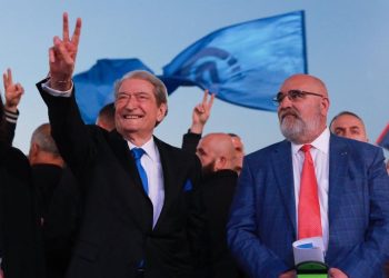 Gazetari-Berishës: Po pse mor e lodhe burrin që nga Amerika, këto që…