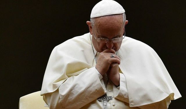 E gjithë bota në zi/ Ja shteti i vetëm që nuk ka bërë asnjë reagim për Papa Françeskun