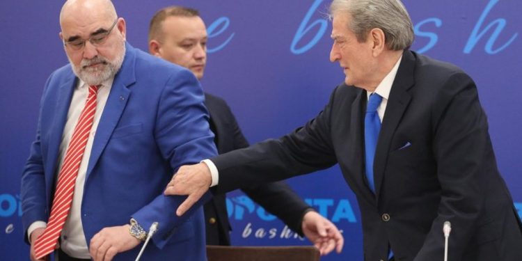 Iku e shtuna dhe erdhi e hëna, por Chris LaCivita nuk duket gjëkundi