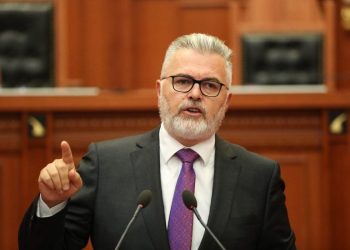 Nga prift në deputet, Toni Gogu tregon rrugëtimin e tij: Ja si iu futa politikës