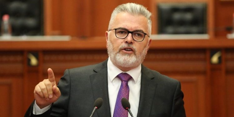 Nga prift në deputet, Toni Gogu tregon rrugëtimin e tij: Ja si iu futa politikës