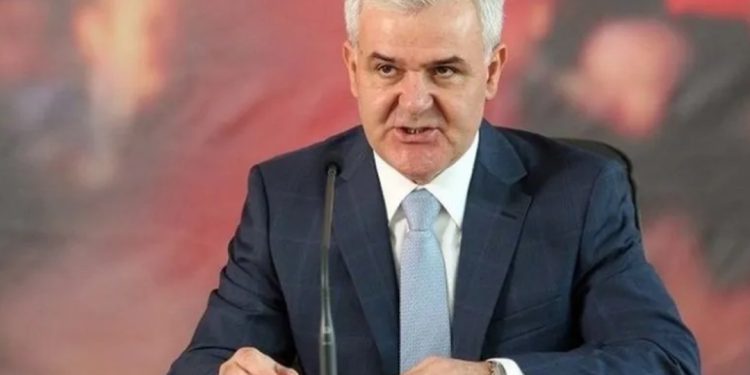 Kontrolle në zyrën e Fatmir Xhafajt dhe i sekuestruan laptopin? Vjen reagimi i fortë i ish-ministrit…