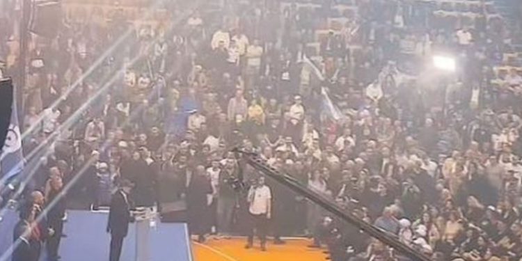 FOTOLAJM/ Berisha dështon në Dibër: Gjysma e sallës bosh