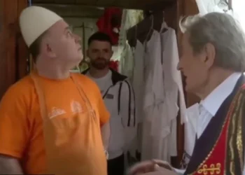 “Do të ngremë tavanin”/ Premtimi i Berishës, qytetari bën reagimin epik…