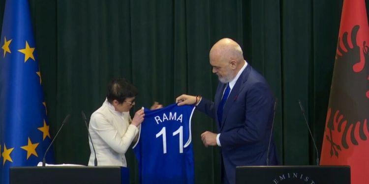 Komisionerja e BE jep lajmin e madh: Shqipëria, më pranë se kurrë BE!