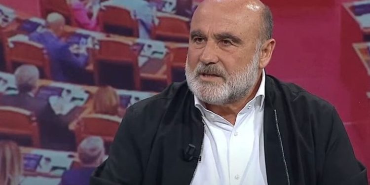 Berisha e akuzoi për blerje votash/ Vullnet Sinaj e paralajmëron: O Sali bëhu gati…