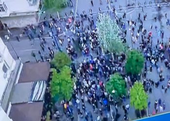 Vetëm një “grusht” militantësh në protestën e thirrur nga Berisha (PAMJET)