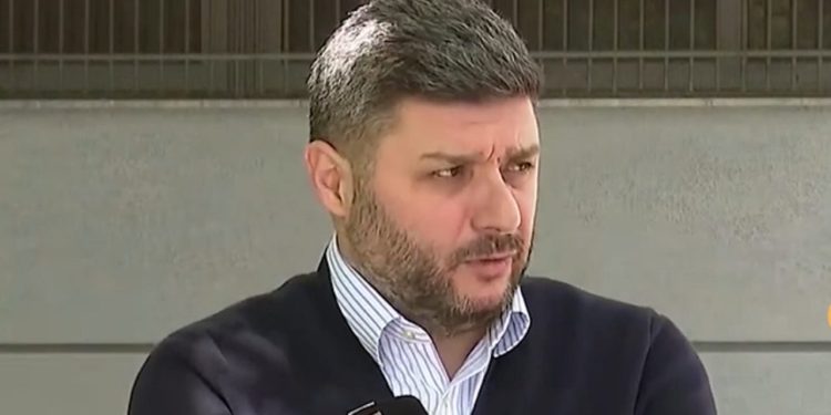 Gazetari i “SYRI TV” na habit: Rama po negocion që Shqipëria mos futet në BE
