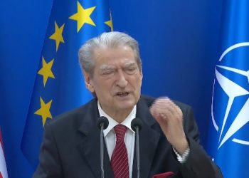 E FUNDIT/ Berisha mbledh drejtuesit e qarqeve në selinë e PD, u kërkon prova për…