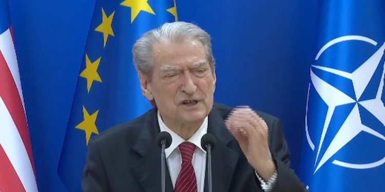 E FUNDIT/ Berisha mbledh drejtuesit e qarqeve në selinë e PD, u kërkon prova për…