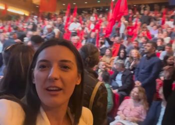 Zegjineja tallet keq: Gazo ka dal deti këtu në Fier, ti s’di as not. Merr gomerdaren e bababufit…