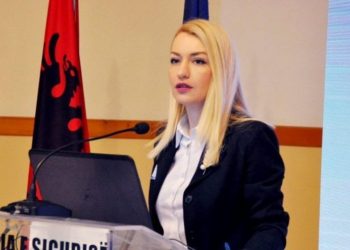 E FUNDIT/ Fitoi mandatin e deputetes, Romina Kuko dorëhiqet nga…