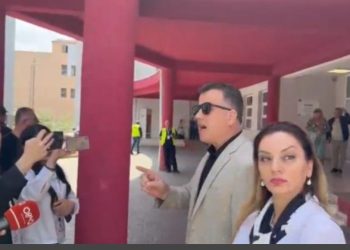 “Ju keni vrarë njerëz”/ Noka përplaset me qytetarët: Do të zvarriten…