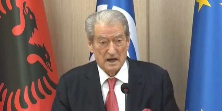 Sali Berisha s’ka ndërmend të japë dorëheqje: Ja data dhe ora e protestës…