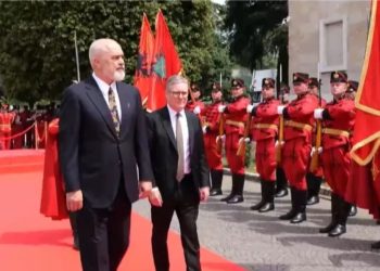 Kryeministri britanik vjen në Tiranë/ Rama e pret me ceremoni të veçantë…