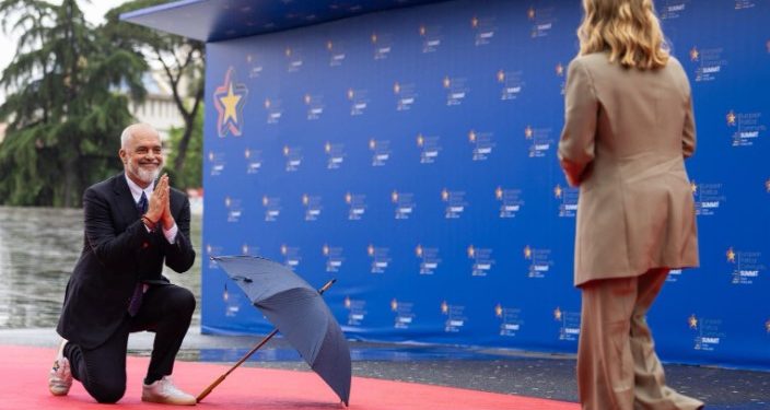 Rama iu ul në gjunjë Melonit, mediat e huaja: Elon Musk do të jetë bërë xheloz…