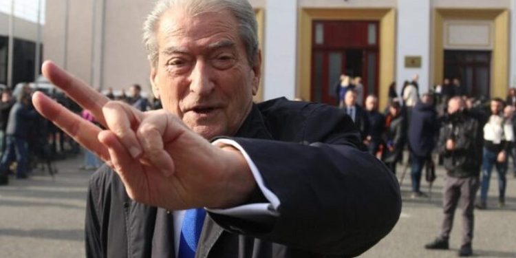 “Takim urgjent!”/ Humbja katastrofë, Berisha befason me lëvizjen e fundit
