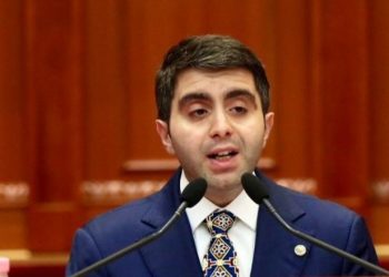 Pezullohet nga detyra kreu i Komisionit të Prokurimeve, SPAK i vendos ‘masë sigurie’