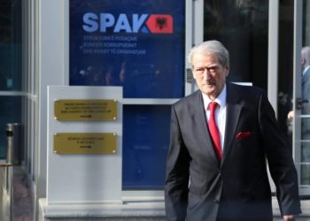 Tjetër padi ndaj tij/ Berisha del nga SPAK, zbulon arsyen e thirrjes nga Prokurorët e Posaçëm…