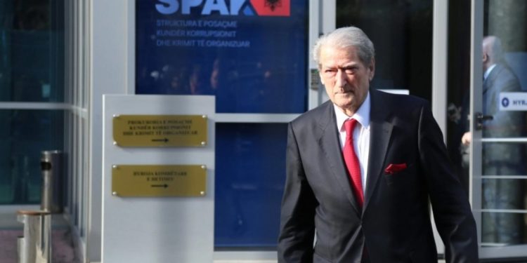 Tjetër padi ndaj tij/ Berisha del nga SPAK, zbulon arsyen e thirrjes nga Prokurorët e Posaçëm…