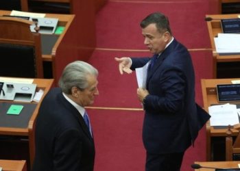Balla përplaset me Berishën: Ngrije kokën! E mban mend çfarë i ke thënë Ilir Metës…