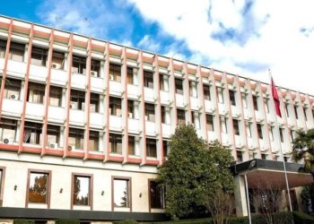 Sulmet e Iranit/ Ministria e Jashtme thirrje shqiptarëve: Kujdes me…