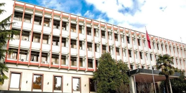 Sulmet e Iranit/ Ministria e Jashtme thirrje shqiptarëve: Kujdes me…