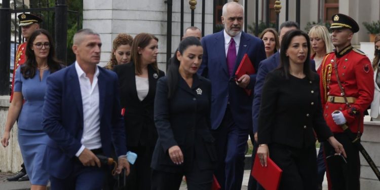 Urdhri i Ramës/ Pas ultimatumit, e gjithë qeveria zbret në terren. Paralajmërohet për…
