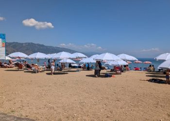 Ky është plazhi më i lirë në Shqiperi, çadra FALAS/ Pushuesi habitet me çmimet…