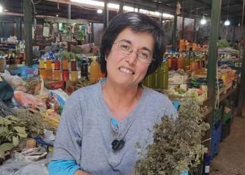 Përplasja me Muçin/ Rrëfehet Bardha, tregtarja që u bë “virale”: Jam me universitet…
