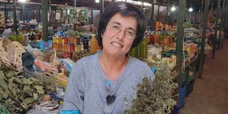 Përplasja me Muçin/ Rrëfehet Bardha, tregtarja që u bë “virale”: Jam me universitet…