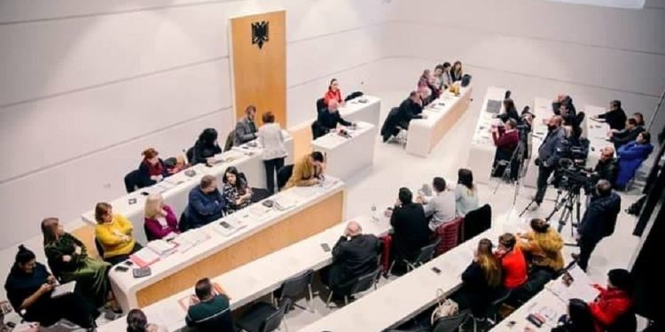 Ultimatumi i Ramës, nisin dorëheqjet masive edhe në bashki të tjera të vendit/ Çfarë ndodhi…