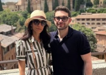 Alex Soros dhe bashkëshortja pushojnë afër Shqipërisë, çifti shijon “muajin e mjaltit” në…